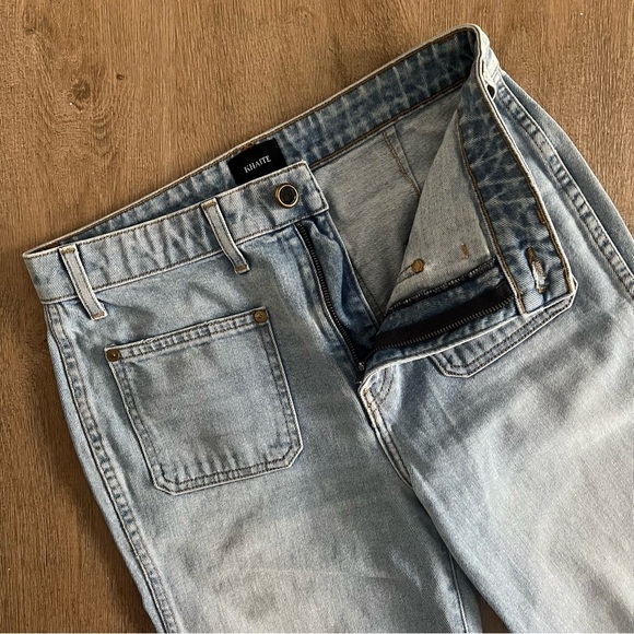 Khaite Rachel Patch Pocket Flare Jeans - Light Blue
Denim Austin - Size 28 - Picture 9 of 13